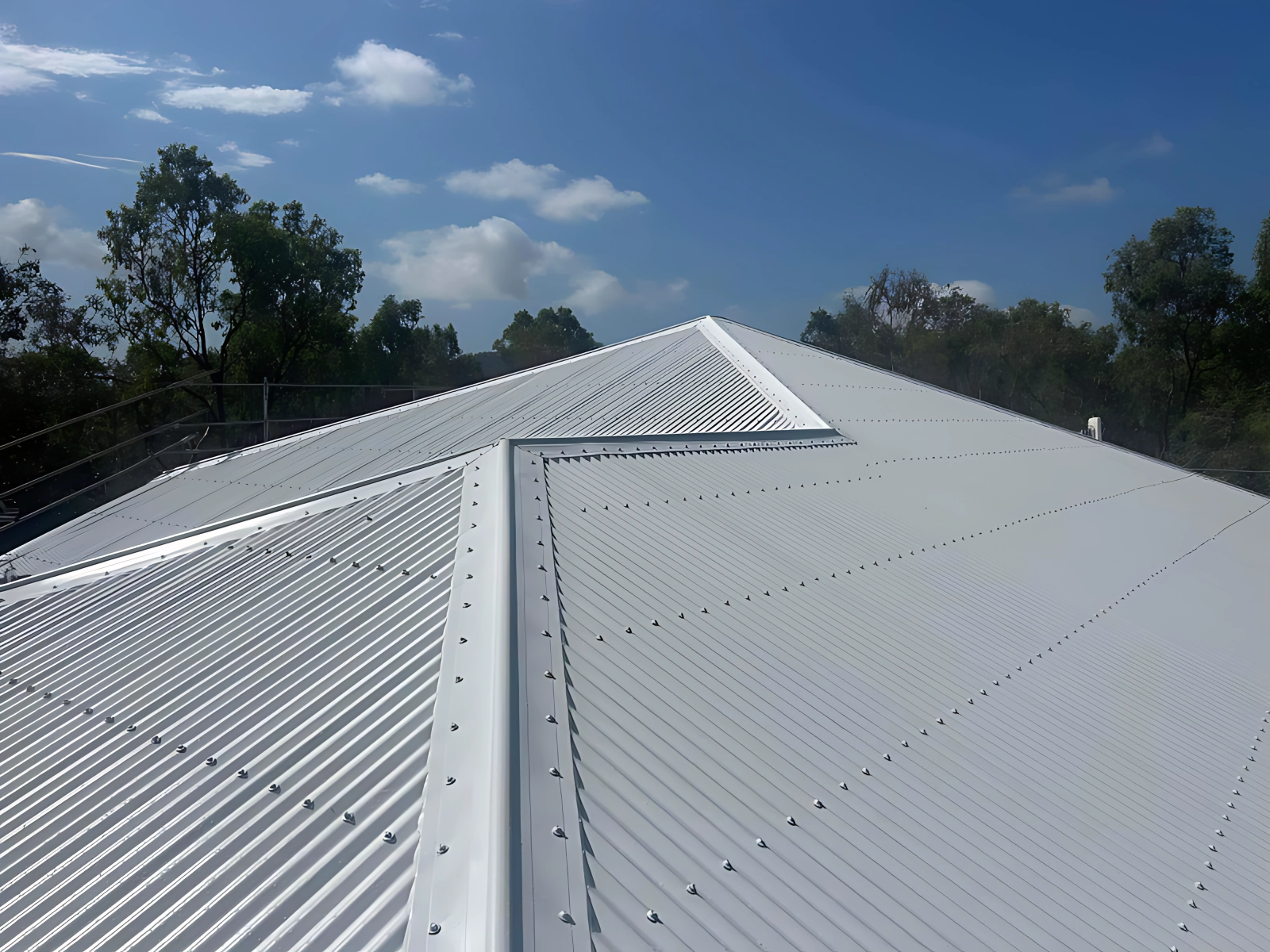 New white metal roof installed on a Townsville home